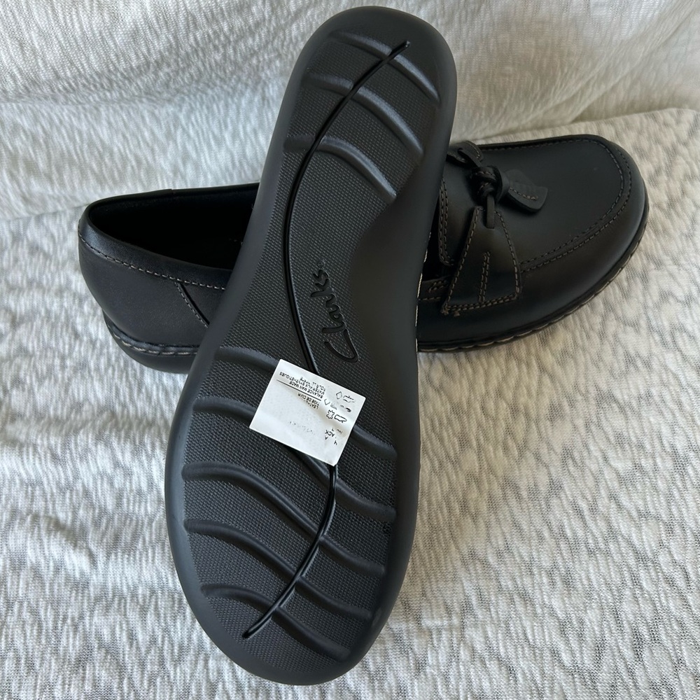 Clarks Collection Size 9 Black Leather Tassel Loafer Flats Ultimate Comforts - Picture 7 of 8